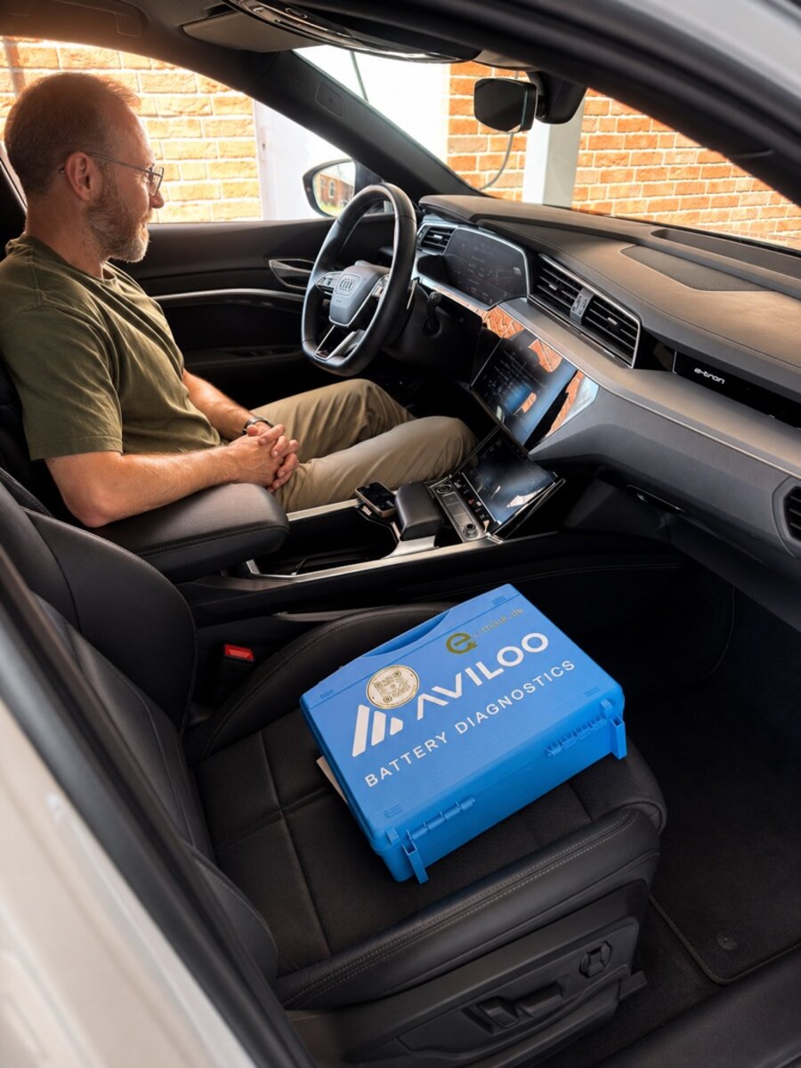 AVILOO Battery Diagnostics Koffer im Fahrzeug während der Datenerfassung